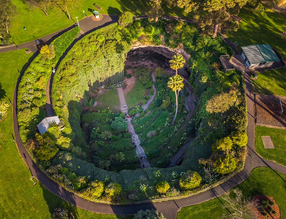 Umpherston Sinkhole, Mount Gambier.