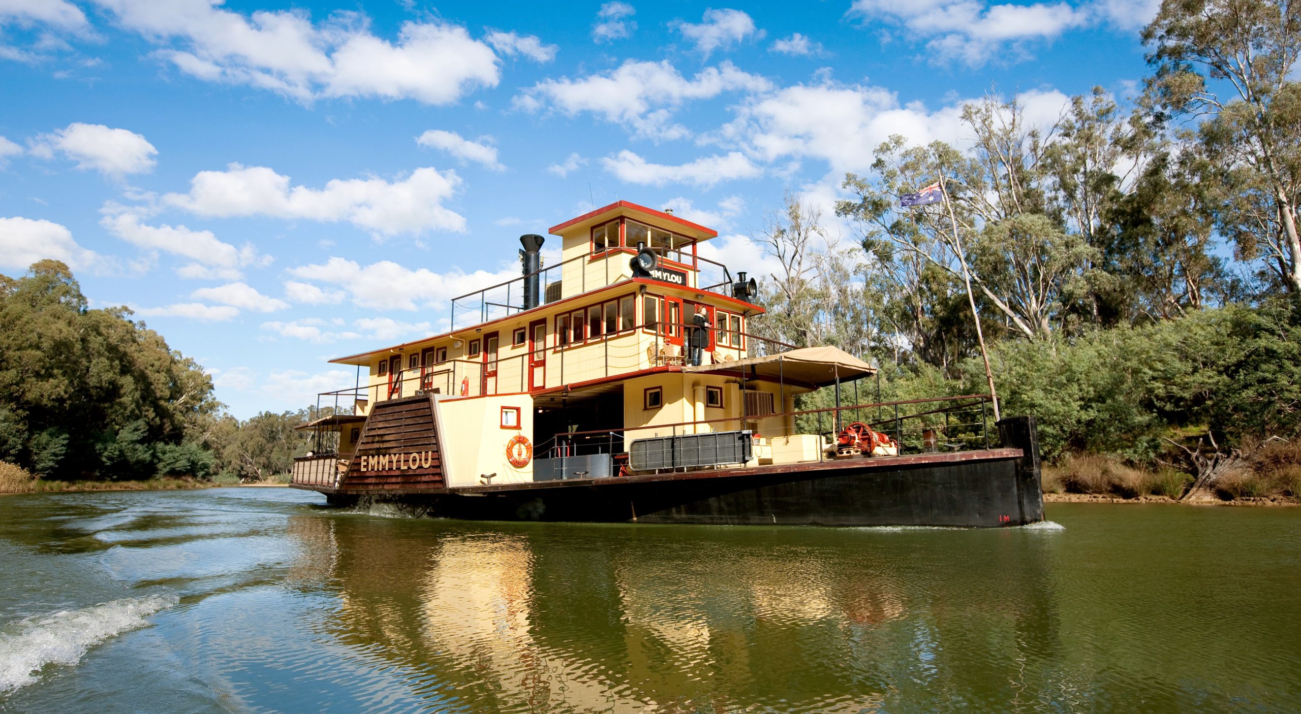 Paddle steamer Emmylou