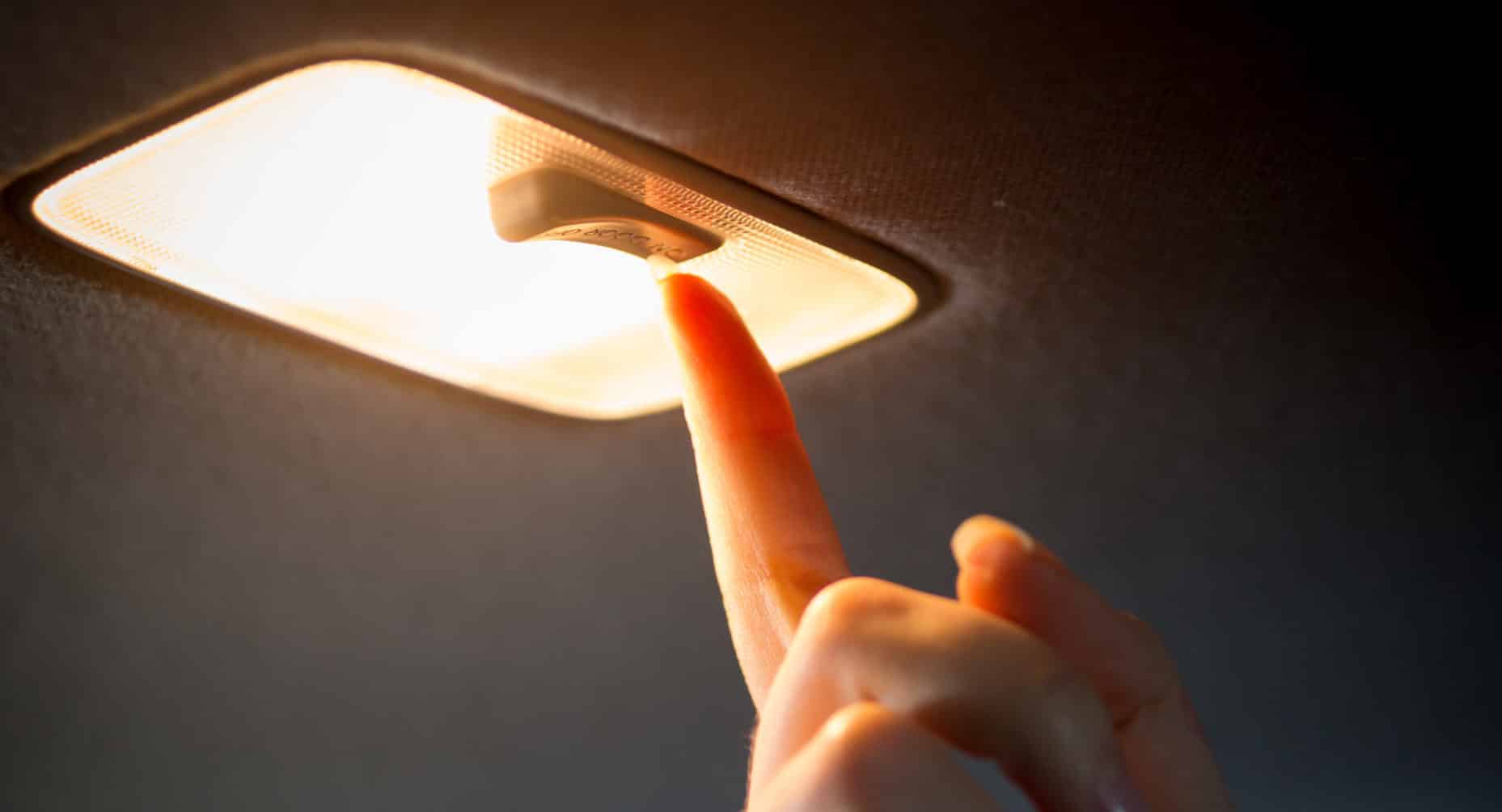 Is it illegal to drive with the interior light on? samotor The RAA